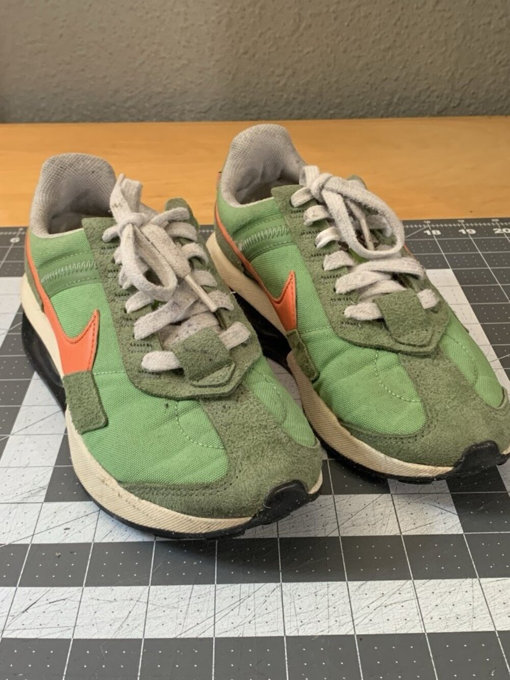 Nike Air Max Pre-Day LX Chlorophyll Shoes Sneakers Mens Size 4 Green Low Top